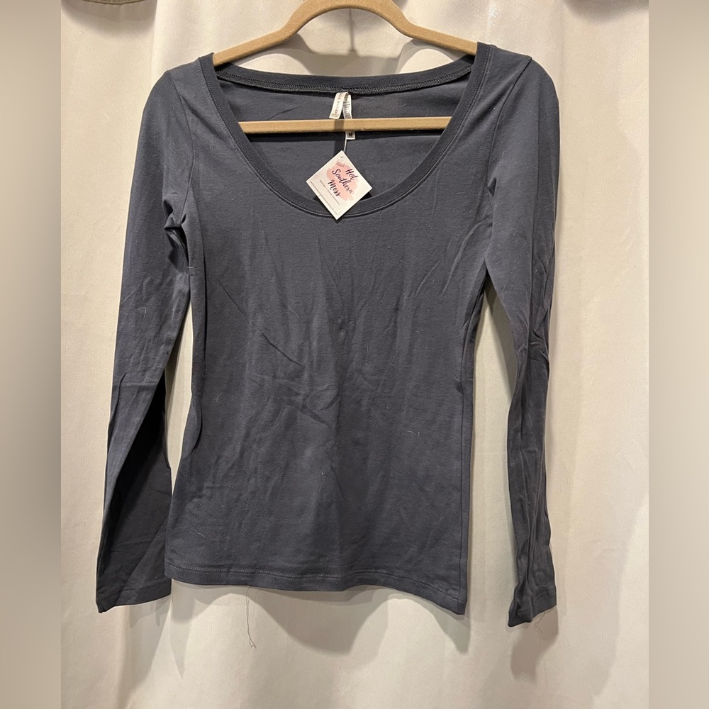 NWT  long sleeve solid round neck t-shirt from color story